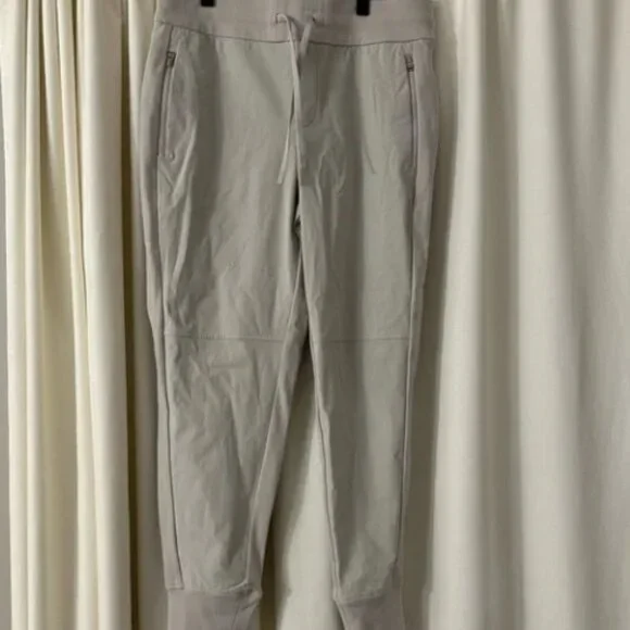 Athleta Headlands Hybrid Trek Joggers. Size 10 Petite 10p - Picture 1 of 4